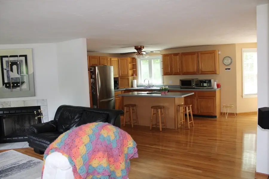27 Gretchen Way, Raynham, MA 02767 - #3