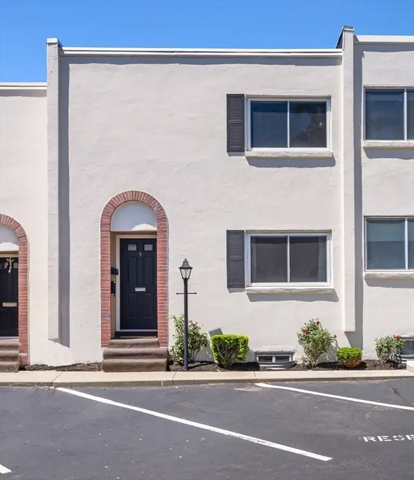 1 Charles St #V, Reading, MA 01867