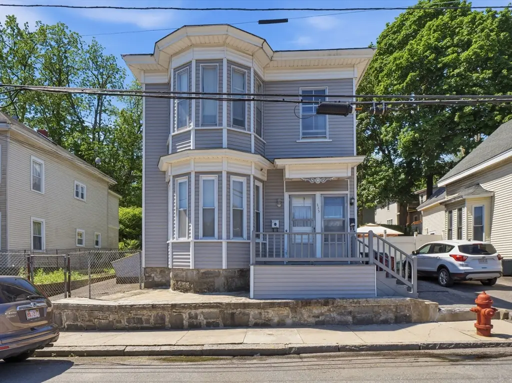 223 Stackpole St, Lowell, MA 01852 - #1