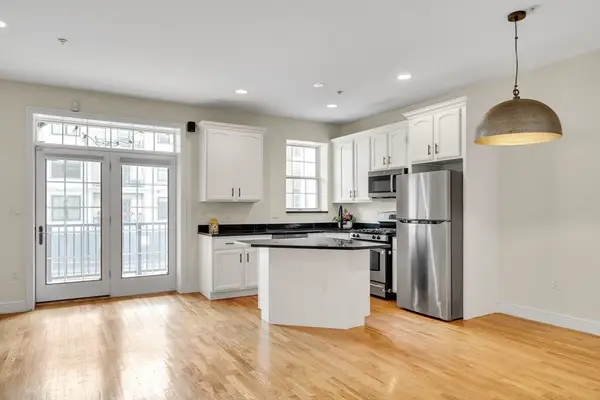 381 W Broadway #4, Boston, MA 02127