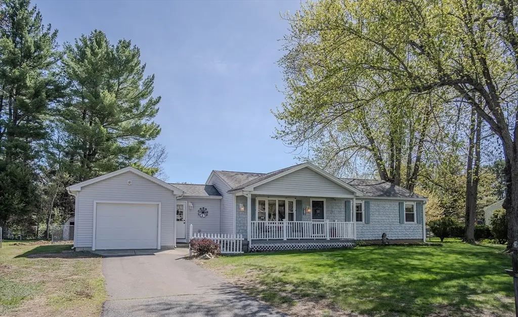 8 Applewood Ln, Holyoke, MA 01040 - #1