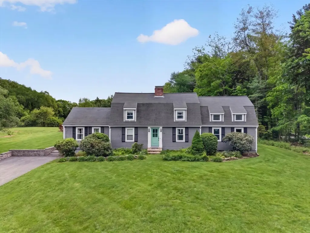 57 Center St, Groveland, MA 01834 - #1
