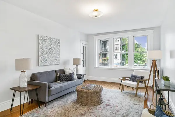 8 Kinross Rd #4, Boston, MA 02135