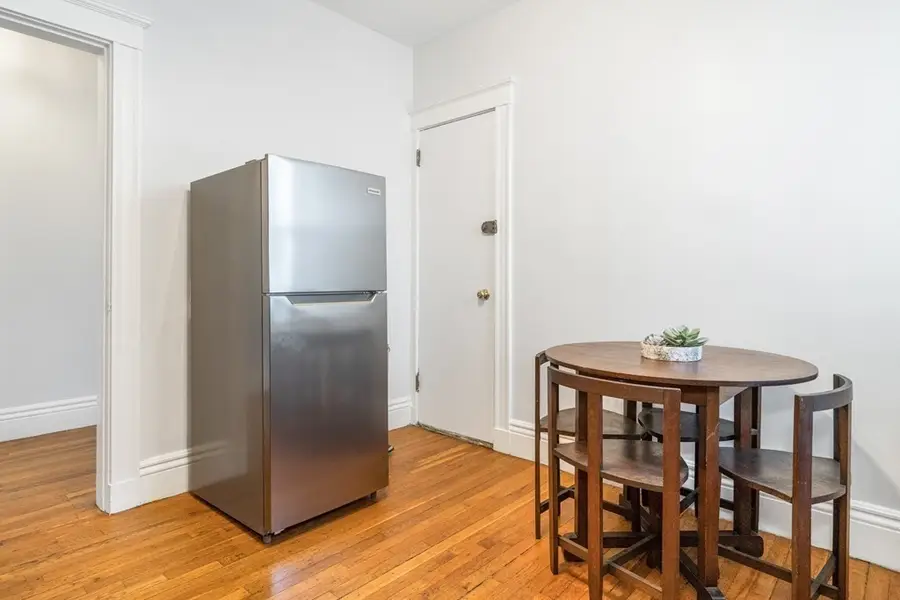 8 Kinross Rd #4, Boston, MA 02135 - #3