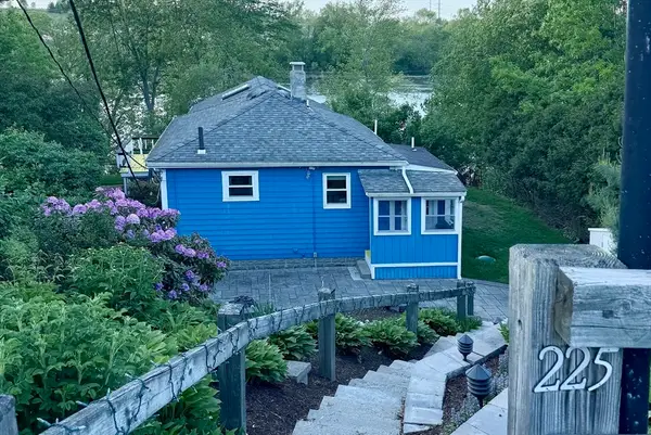 225 Riverside Drive, Dedham, MA 02026
