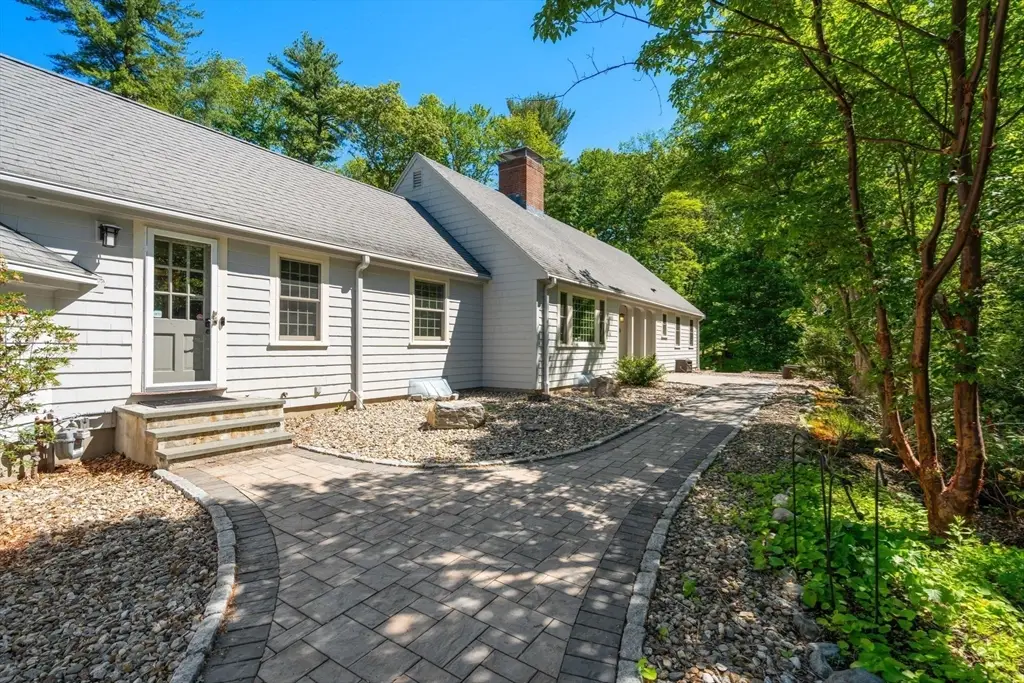 118 Newton St, Weston, MA 02493 - #1