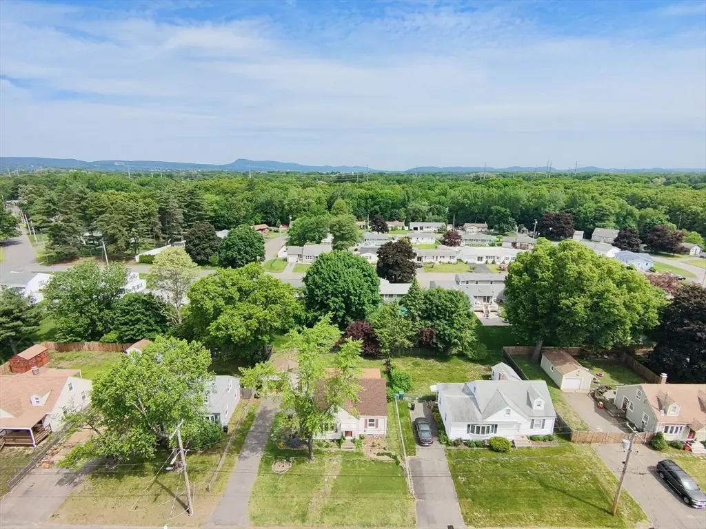 118 Edgewood Ave, Chicopee, MA 01013 - #1