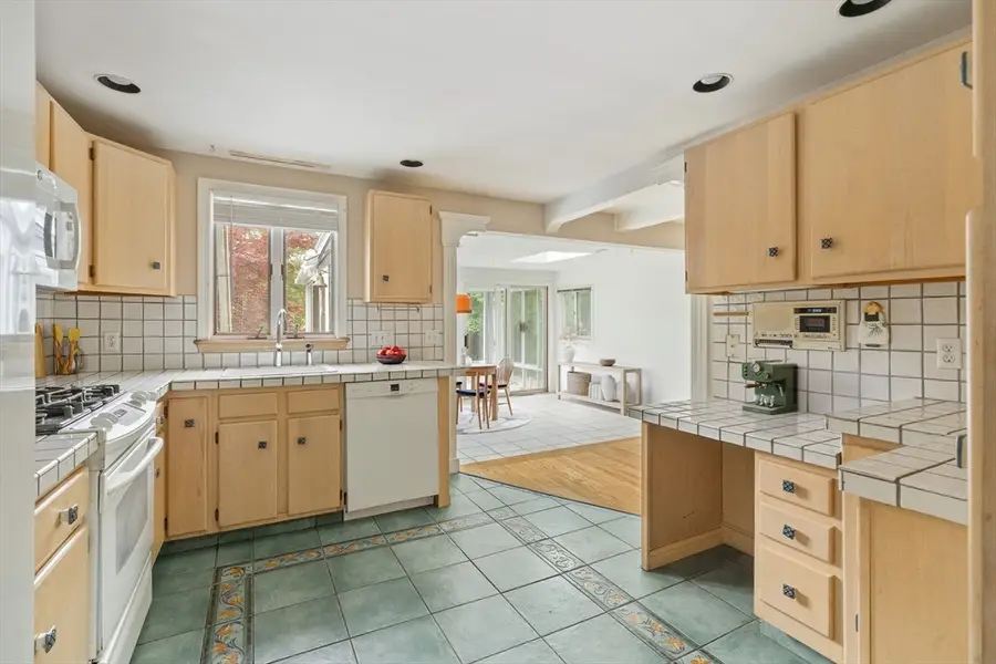 29 Patricia Rd, Sudbury, MA 01776 - #2
