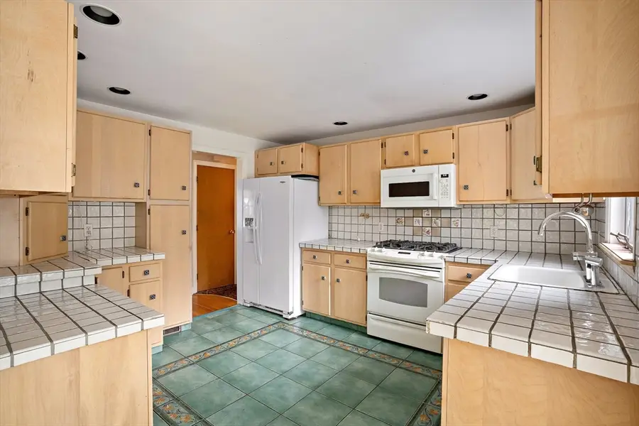 29 Patricia Rd, Sudbury, MA 01776 - #3