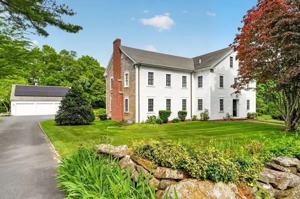 3 Rockland St, Dartmouth, MA 02748