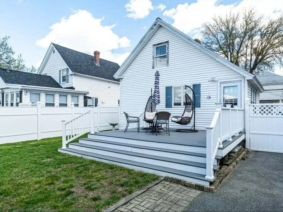 516 Lakeview Ave, Lowell, MA 01850 - #2
