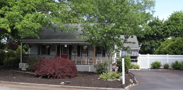 26 Robin Ln, Somerset, MA 02726