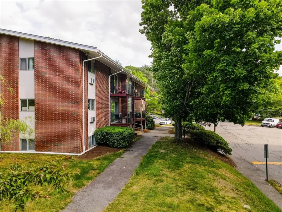 9 Longwood Dr #1, Andover, MA 01810 - #3