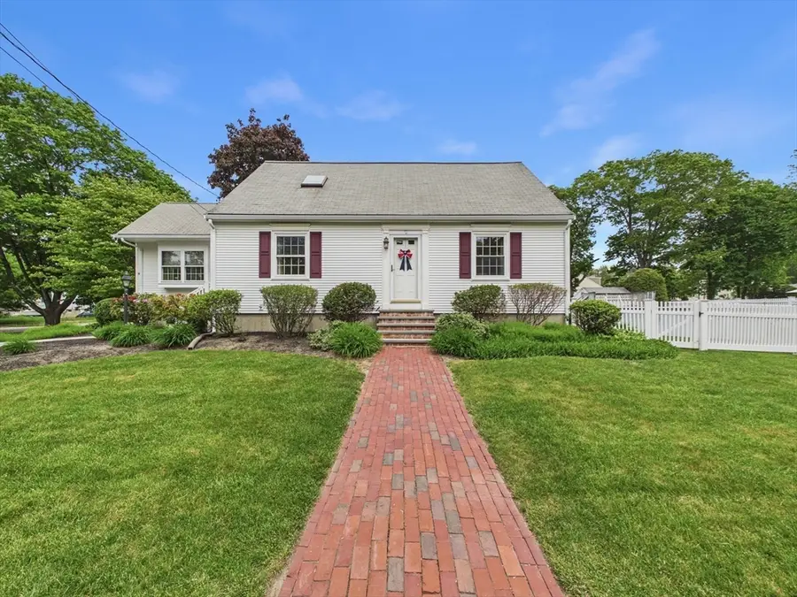 12 S Douglas St, Rockland, MA 02370 - #3