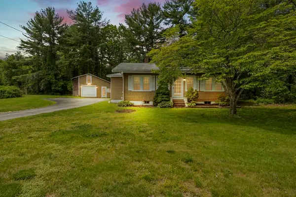 955 Middle Rd, Acushnet, MA 02743