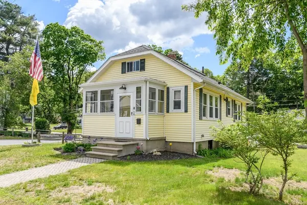 18 Hammond Rd, Natick, MA 01760