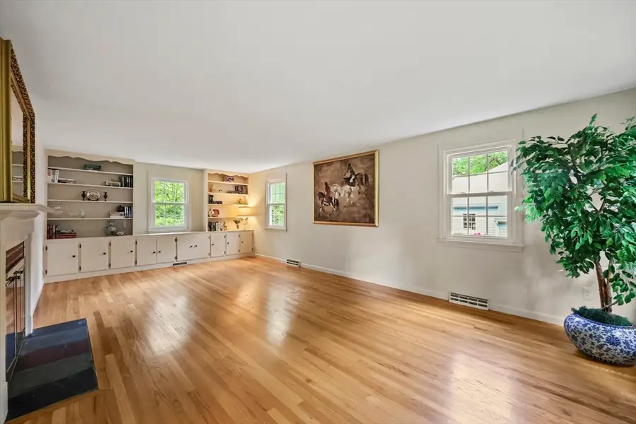 92 Morningside Dr, Longmeadow, MA 01106 - #3