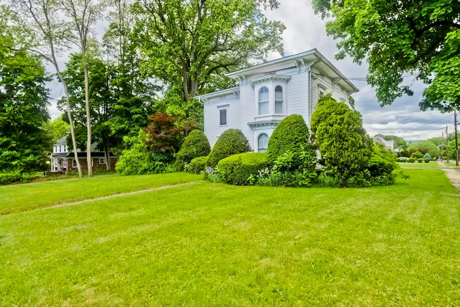 109 College St, South Hadley, MA 01075 - #2