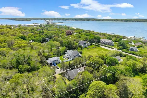 3 Troy Street, Oak Bluffs, MA 02557