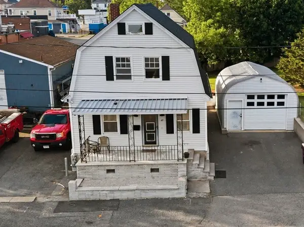 67 Hope St, Acushnet, MA 02743