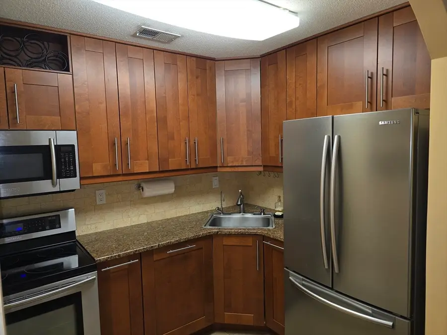 555 Russell St #J-65, Westfield, MA 01085 - #3