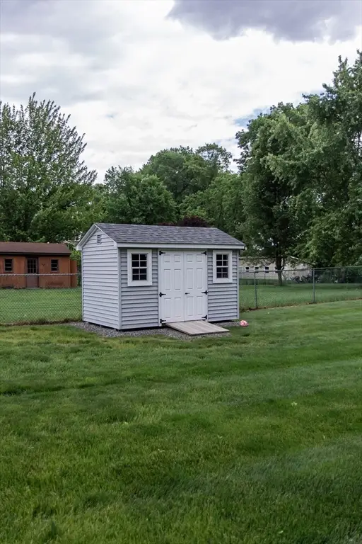 17 Hearthstone Ter, Chicopee, MA 01020 - #3