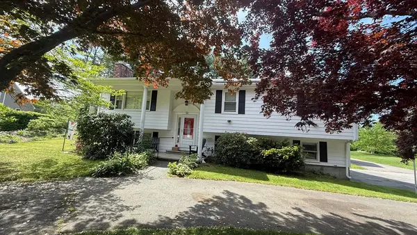 297 Elm St, Somerset, MA 02726