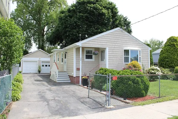 28 State St, Chicopee, MA 01013