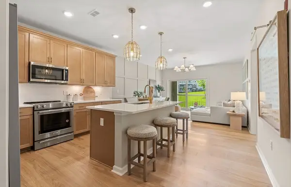 399 Neponset #109, Canton, MA 02021