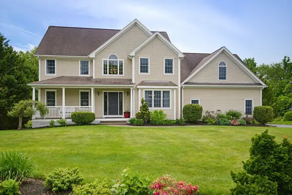52 Kensington Ct, Swansea, MA 02777