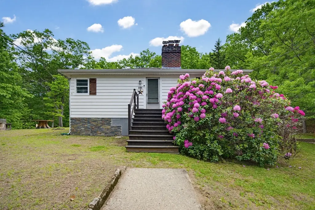 101 Edgewater Dr, Blackstone, MA 01504 - #1