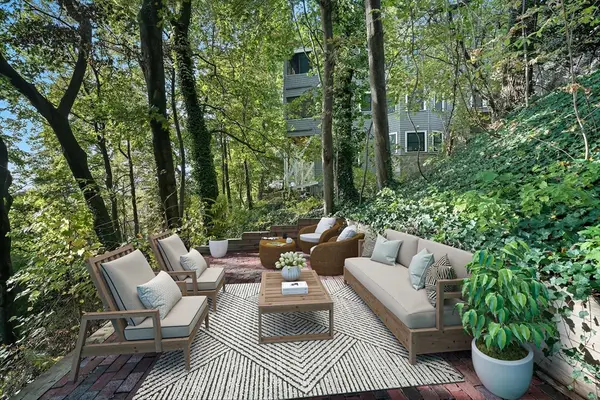184 Rawson Rd #184, Brookline, MA 02445