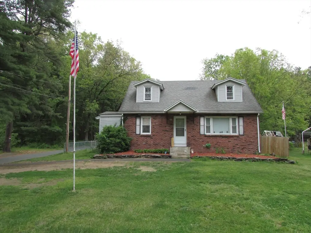 10 Bartlett St, South Hadley, MA 01075 - #1