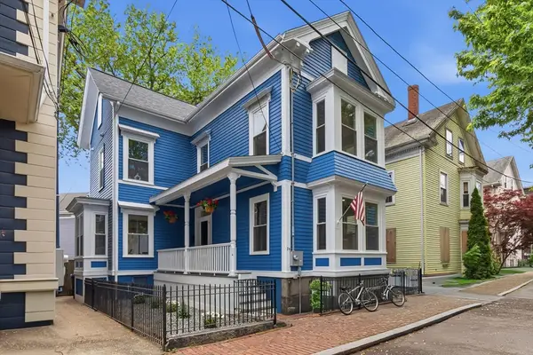7 1/2 Pleasant St, Salem, MA 01970