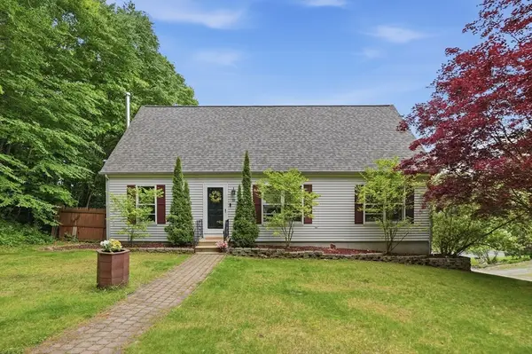 23 Oakmont Street, Webster, MA 01570