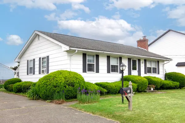 77 Granville Ave, Chicopee, MA 01013
