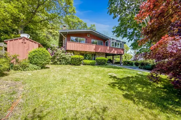 7 Buzzards Bay Dr, Plymouth, MA 02360
