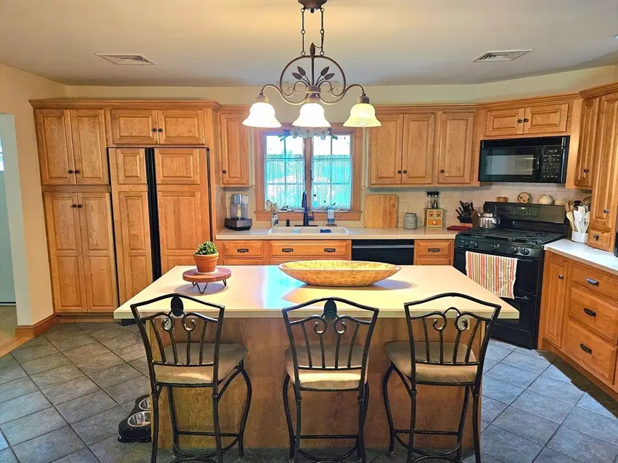 278 Hixville Rd, Dartmouth, MA 02747 - #3