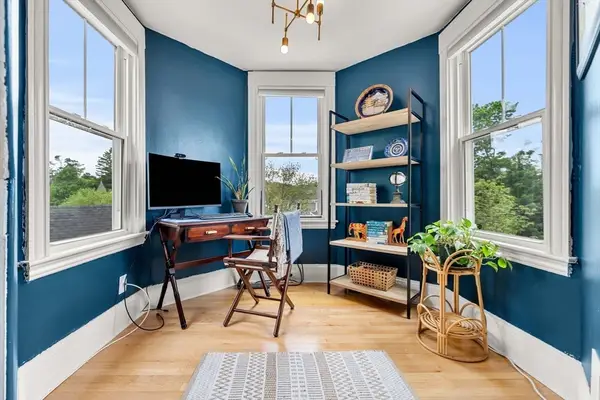 25 Barton St #3, Newburyport, MA 01950