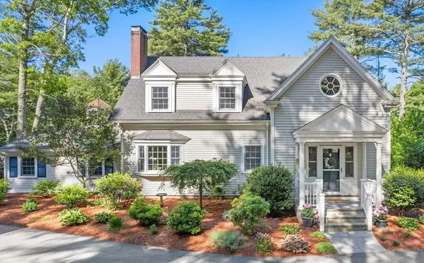 2 Woodridge Rd, Dover, MA 02030