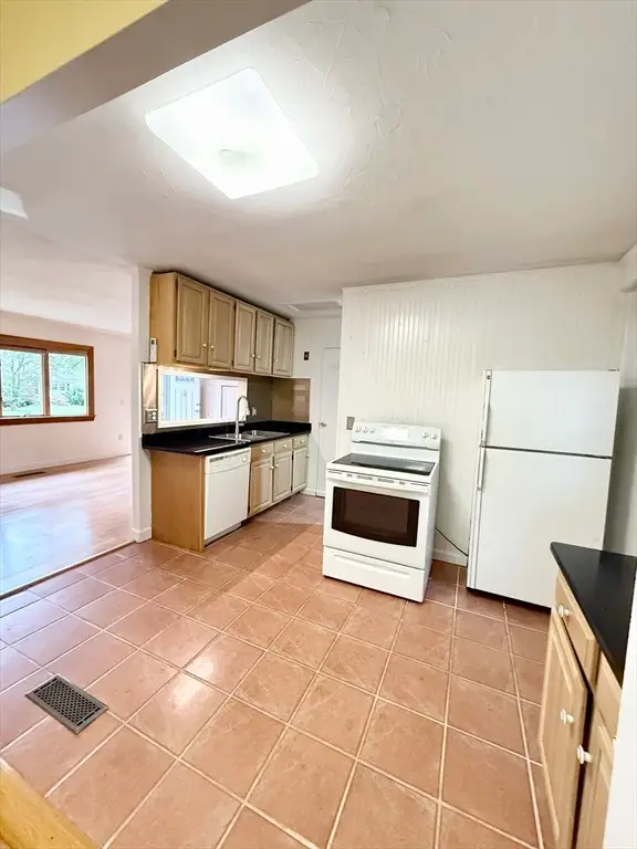 27 Westbrook Rd, Northborough, MA 01532 - #3