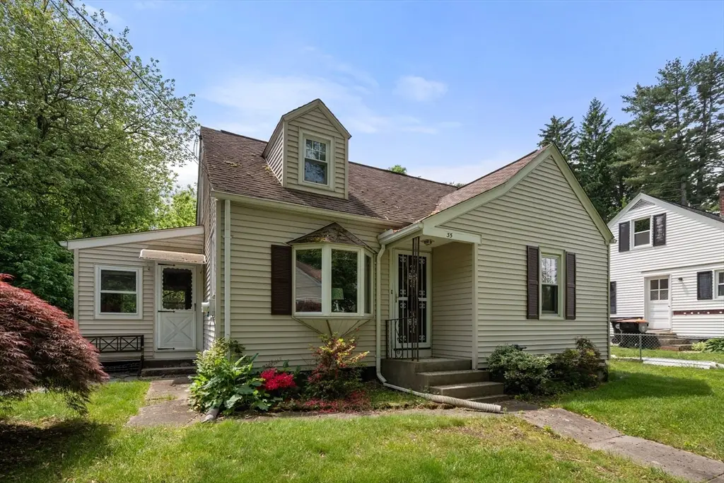 35 Queen Cir, South Hadley, MA 01075 - #1
