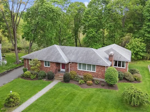 38 Greenwood Lane, Waltham, MA 02451