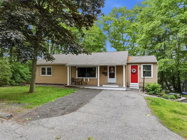 8 Woodside Ter, Auburn, MA 01501