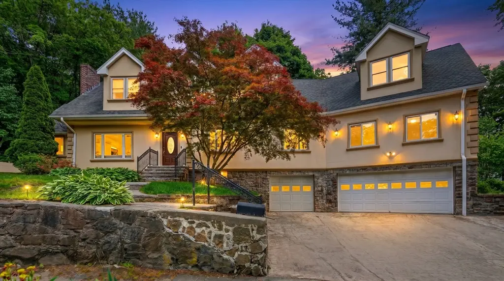 19 Sutcliffe Park, Newton, MA 02461 - #1