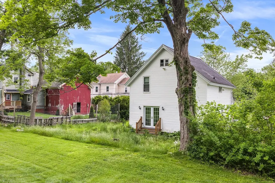 12 Green St, Brookfield, MA 01506 - #3