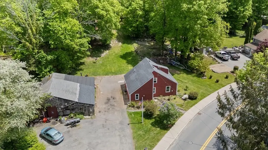 135 Hart St, Beverly, MA 01915 - #3