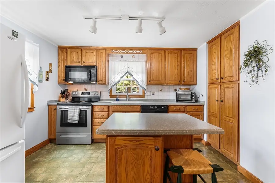 187 Riverview St, Brockton, MA 02302 - #3