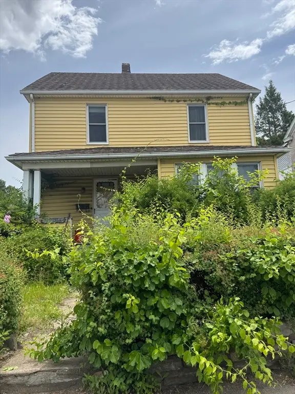 220 South St, Holyoke, MA 01040
