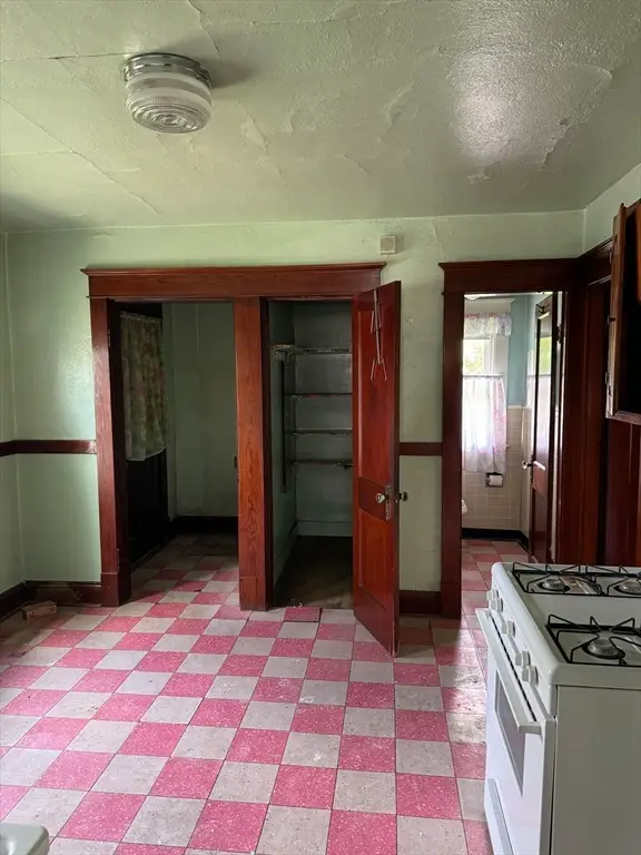 220 South St, Holyoke, MA 01040 - #2